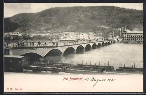 AK Drammen, Ortsansicht mit Brücke und Güterzug