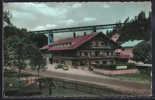 AK Weyarn / Mangfalltal, Blick auf den Gasthaus und Pension Bruckmühle, AuVW Käfer