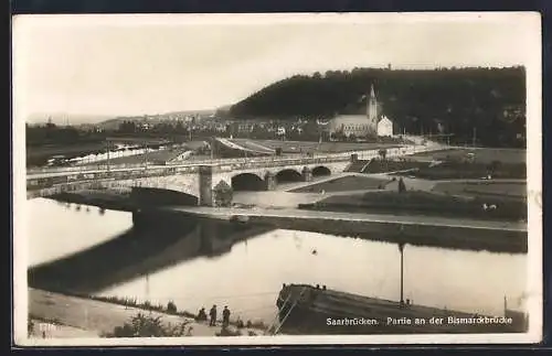 AK Saarbrücken, Bismarckbrücke, Lastkahn und Leute