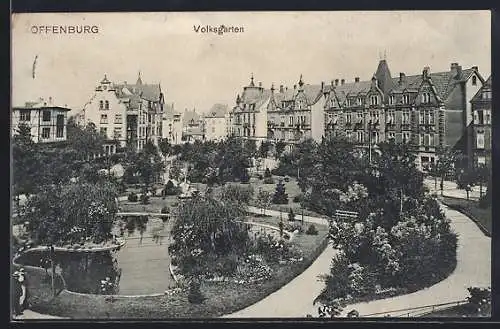 AK Offenburg, Blick in den Volksgarten mit Teich