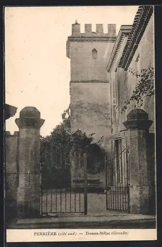 AK Tresses-Mélac, Perrière côté sud avec tour fortifiée et portail imposant
