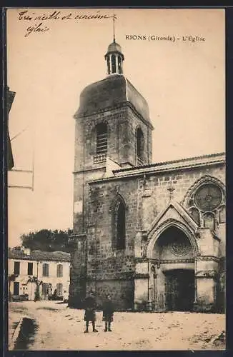 AK Rions, L`Église et son clocher imposant en pierre