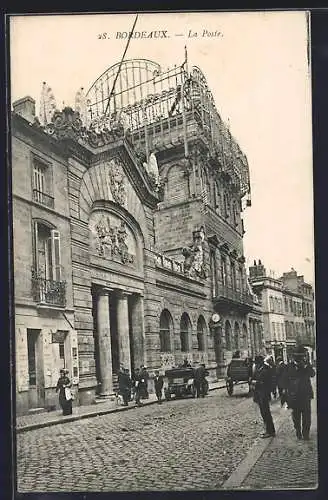 AK Bordeaux, La Poste et la rue animée devant l`édifice