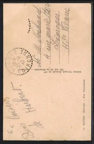 AK Coutras, Rue avec restaurant et bâtiments anciens