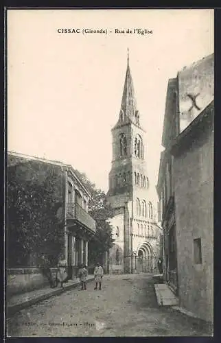 AK Cissac, Rue de l`Église avec vue de l`église paroissiale