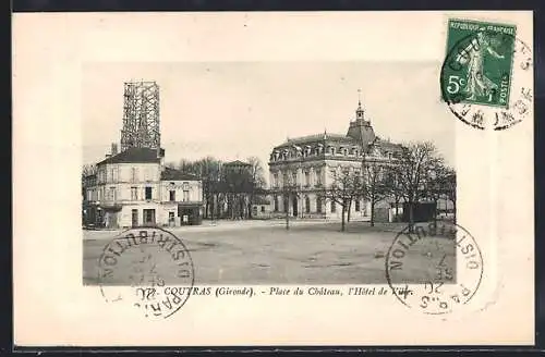 AK Coutras, Place du Château, l`Hôtel de Ville