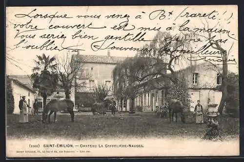 AK Saint-Émilion, Château La Gaffelière-Naudes mit Pferden auf dem Hof
