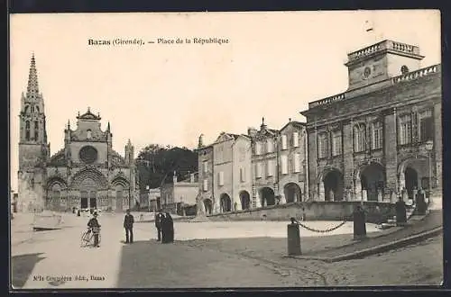AK Bazas, Place de la République avec église et bâtiments historiques