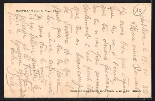 AK Castillon, Vue vers la Place Thiers avec bâtiments et arbres alignés