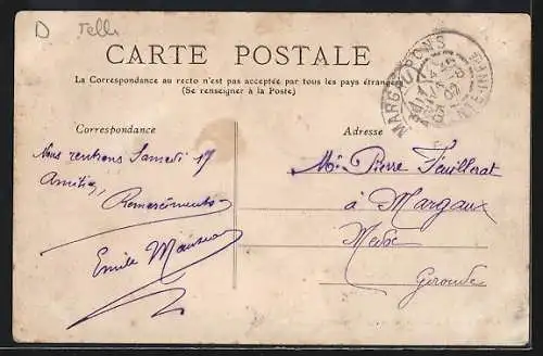 AK Mirambeau, Cours de la République (Quartier Sud) avec passants et chien
