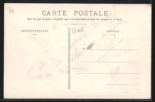 AK Créon, Place de l`Hôtel-de-Ville, un jour de fête
