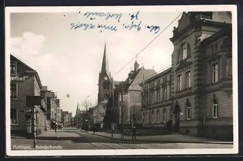 AK Hattingen / Ruhr, Bahnhofstrasse mit Blick zur Kirche