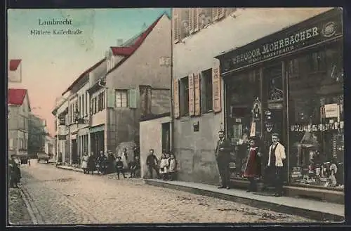 AK Lambrecht, Mittlere Kaiserstrasse mit Friseursalon Mohrbacher, mit Friseur, Kindergruppe