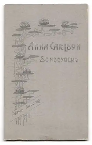 Fotografie Anna Carlson, Sundbyberg, schwedischer Marine Soldat in Uniform mit Fliege