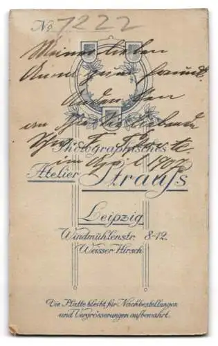 Fotografie Atelier Strauss, Leipzig, Windmühlenstrasse 8-12, junge Rot Kreuz Krankenschwester im Arbeitsgewand m. Haube