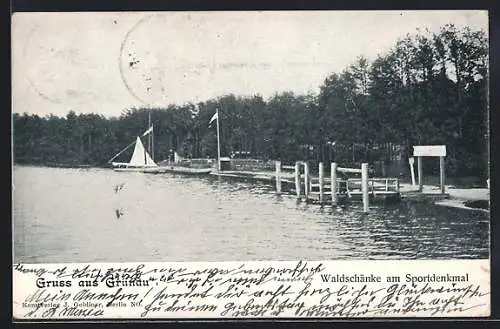 AK Berlin-Grünau /Mark, Gaststätte Waldschänke beim Sportdenkmal, Bootssteg