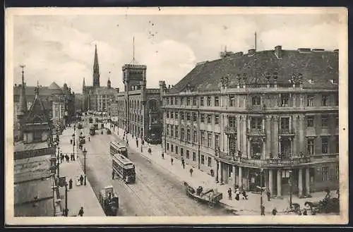 AK Berlin, Mühlendamm, Strassenpartie mit Sparkasse, Petrikirche u. Strassenbahnen aus der Vogelschau