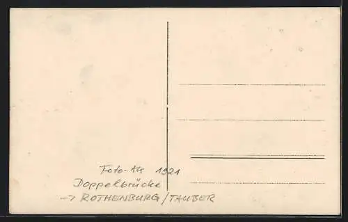 Foto-AK Rothenburg /Tauber, Frau mit Hund an der Doppelbrücke 1921