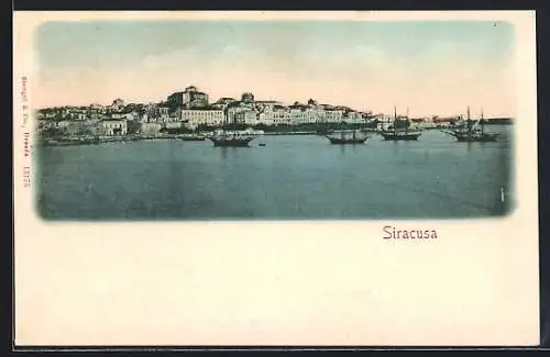 AK Siracusa, Totalansicht vom Wasser aus
