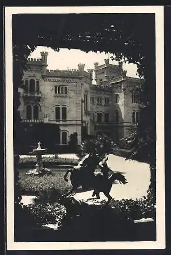 AK Trieste, Castello Miramare mit Springbrunnen