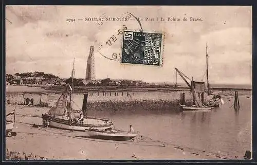 AK Soulac-sur-Mer, Le Port à la Pointe de Grave avec voiliers et phare en arrière-plan