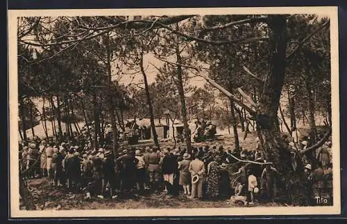AK Lacanau-Océan, Cérémonies religieuses au camp, foule sous les arbres