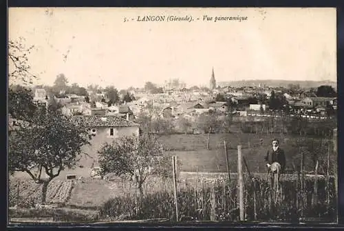 AK Langon, Vue panoramique sur la ville avec église et campagne environnante