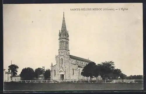 AK Sainte-Hélène-Médoc, L`église majestueuse entourée de verdure