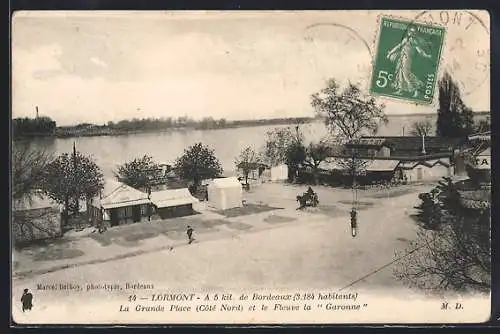 AK Lormont, La Grande Place (Côté Nord) et la Garonne