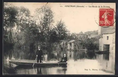 AK Coutras, Les Bords de la Dronne avec un homme et une femme en barque