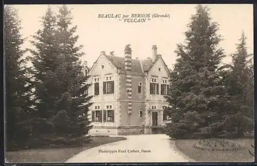 AK Beaulac, Maison Vulcain entourée de grands arbres