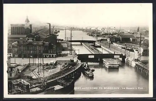 AK Bordeaux, Port autonome et Bassin à flot avec navires et quais