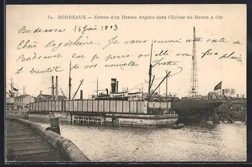 AK Bordeaux, Entrée d`un bateau anglais dans l`écluse du bassin à flot