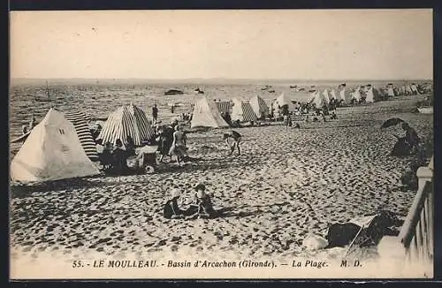 AK Le Moulleau, La plage avec tentes et baigneurs au Bassin d`Arcachon