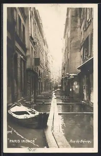 AK Paris, Rue de Bièvre inondée avec barque pendant la crue