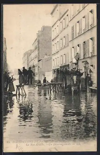 AK Paris, Inondations de 1910, la Rue Ravelle... Un Déménagement