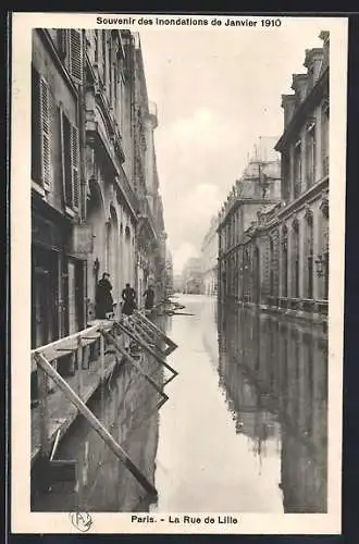 AK Paris, Inondation de 1910 dans la Rue de Lille avec passerelles en bois