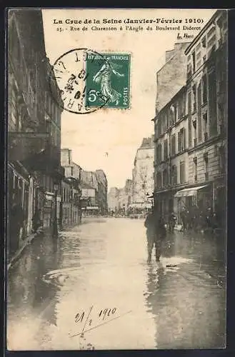 AK Paris, Rue de Charenton, Inondation à l`angle du Boulevard Diderot pendant la crue de la Seine, 1910