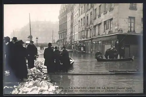 AK Paris, Inondation du Quai des Grands-Augustins, un Embarcadère (La grande crue de la Seine, janvier 1910)