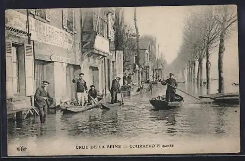 AK Courbevoie, Crue de la Seine avec barques dans la rue inondée