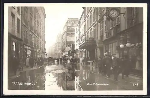 AK Paris, Inondation de la Rue St-Dominique avec passants et commerces inondés