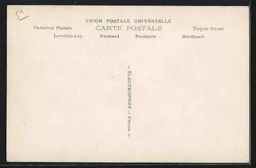 AK Paris, Crue de la Seine, Rue de la Bucherie inondée avec un homme observant l`eau