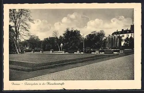 AK Dessau, Palaisplatz in der Kavalierstrasse