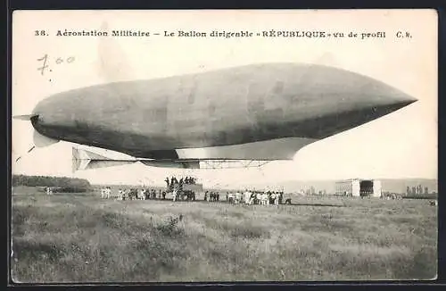 AK Aerostation Militaire, Le Ballon dirigeable Republique vu de profil