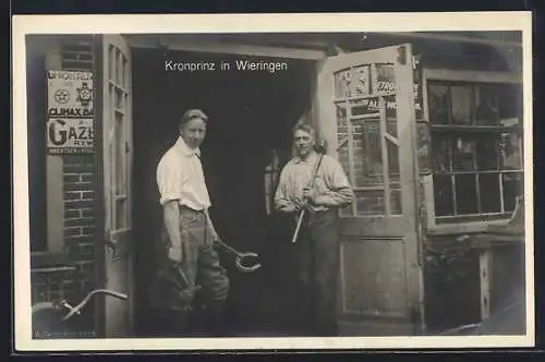 AK Wieringen, Kronprinz Wilhelm von Preussen mit einem Schmied