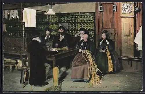 AK Gruppe in Schwarzälder Tracht, Frauen flechten Stroh