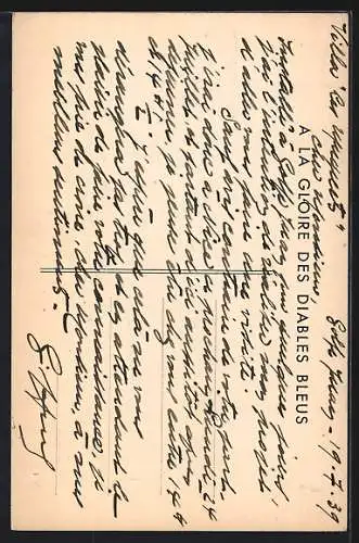 Künstler-AK Französischer Infanterist in Uniform mit Marschgepäck zündet sich eine Zigarette an