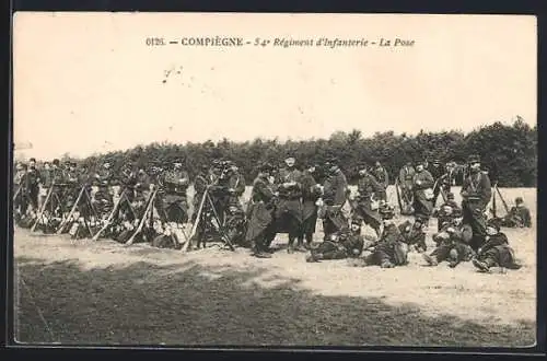 AK Compiègne, 54. Régiment d`Infanterie, la pose