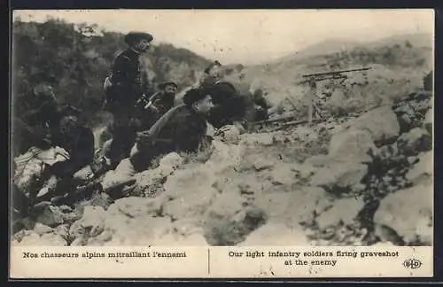 AK Nos chasseurs alpins mitraillant l`ennemi