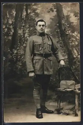 Foto-AK Uniformierter französischer Soldat